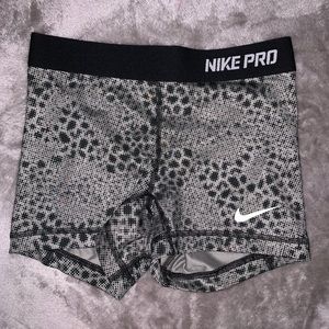 Women’s Nike pros XS